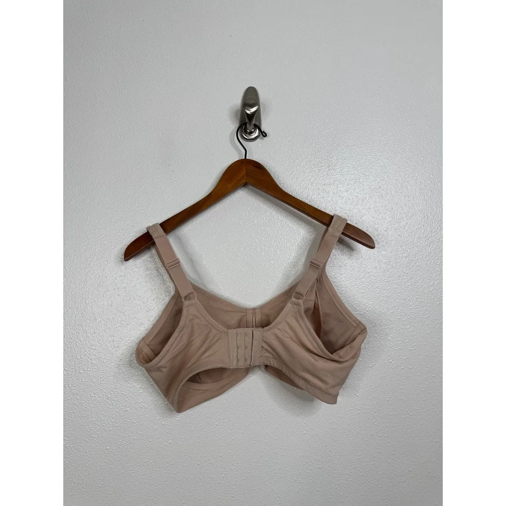 Breezies Lightly Lined Bra‎ Size 38D